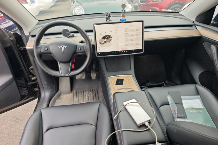 特斯拉 Model Y 2022款 改款 后轮驱动版中控内饰12