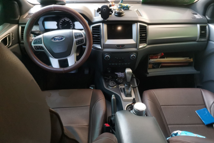 福特 撼路者 2017款 2.0T 汽油自动四驱豪华版 7座中控内饰12