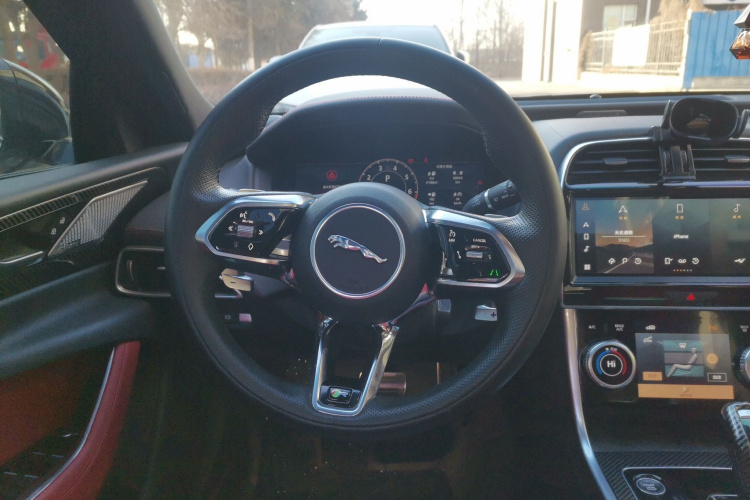 捷豹XEL 2024款 2.0T 250PS R-DYNAMIC S耀黑运动版中控内饰13