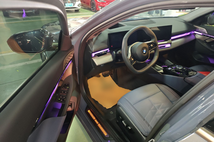 宝马5系 2024款 530Li 尊享型 M运动套装中控内饰20