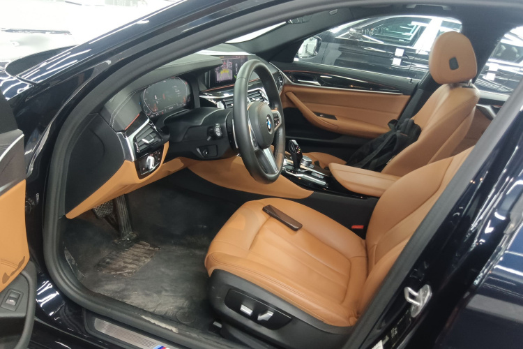 宝马5系 2020款 530Li 领先型 M运动套装中控内饰19