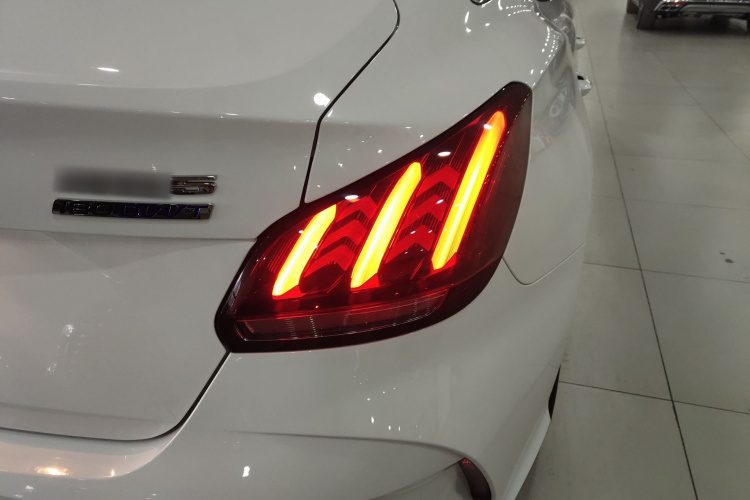 名爵 MG5 2023款 180DVVT 手动风尚版车身外观6006