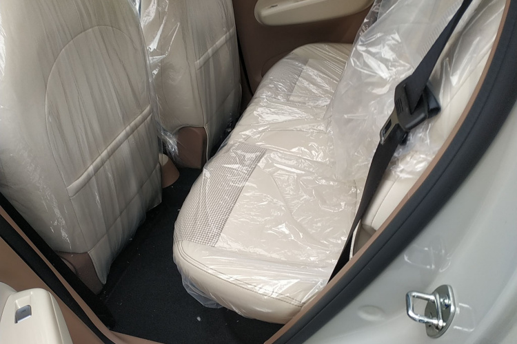 五菱汽车 宏光MINIEV 2025款 四门版 进阶款中控内饰7004