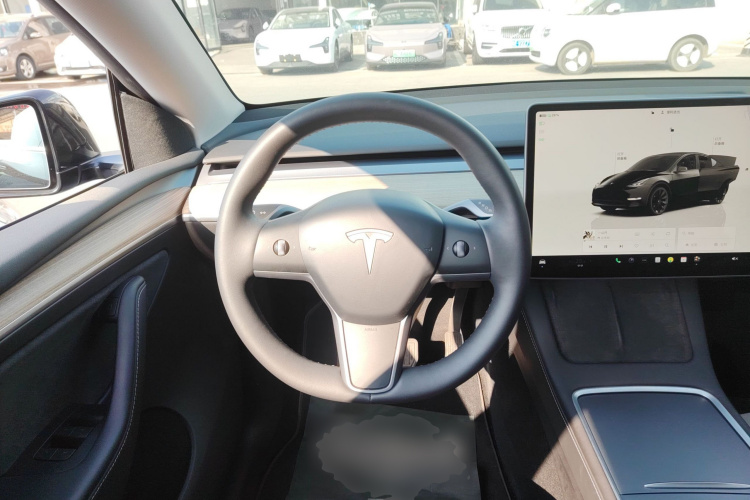特斯拉 Model Y 2022款 改款 后轮驱动版中控内饰13