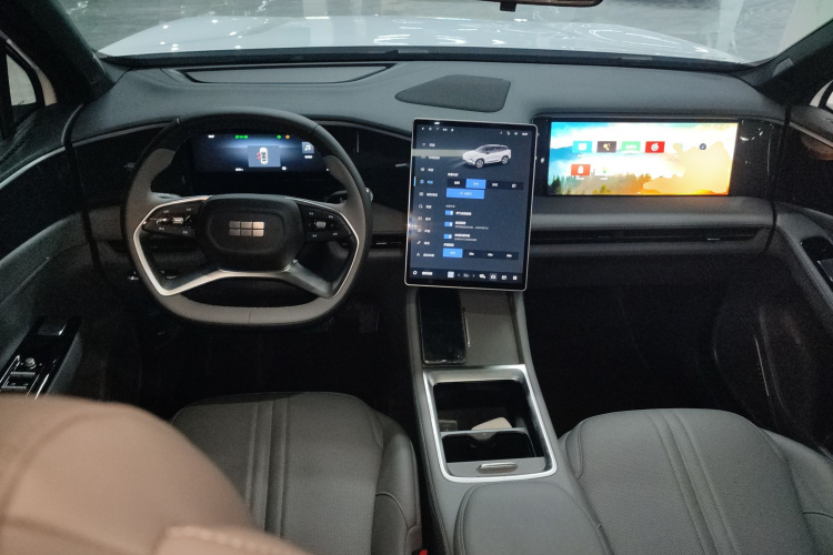 吉利银河 银河L7 2025款 EM-i 115km 探索版中控内饰12