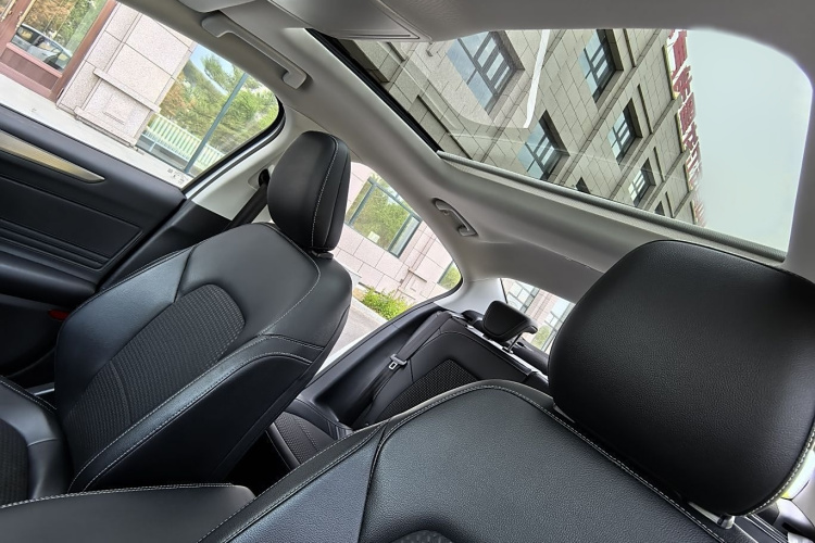 福特 福克斯 2020款 三厢 EcoBoost 180 自动锋潮型中控内饰7015