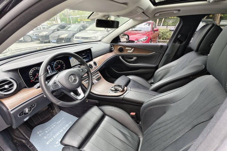 奔驰E级 2018款 改款 E 200 L 4MATIC中控内饰7001