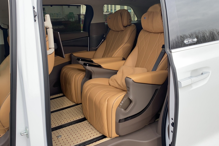 腾势D9 2022款 DM-i 970 四驱旗舰型中控内饰7006