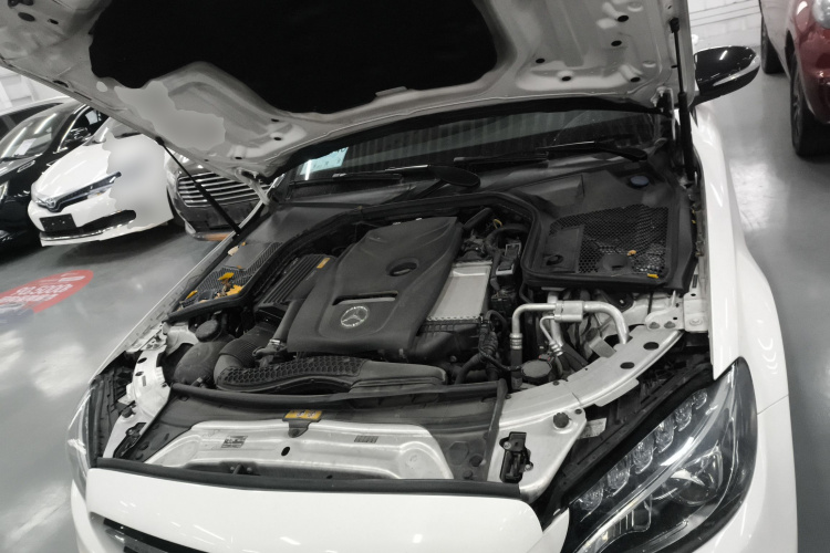 奔驰C级 2018款 C 200 运动版机舱底盘24