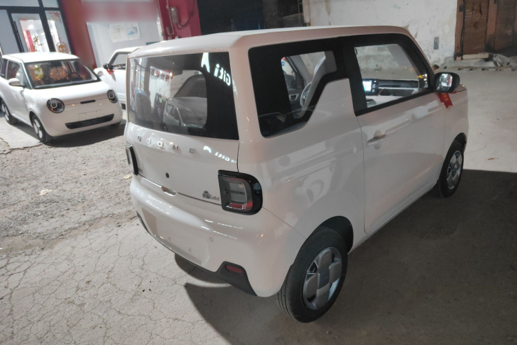 吉利银河 2024款 熊猫mini 200km 耐力熊车身外观7