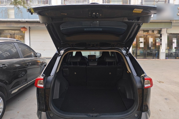 丰田 威兰达 2022款 2.0L CVT四驱豪华PLUS版机舱底盘23