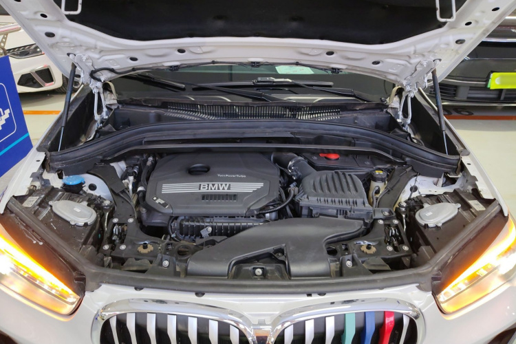 宝马X1 2021款 改款 sDrive20Li 时尚型机舱底盘24