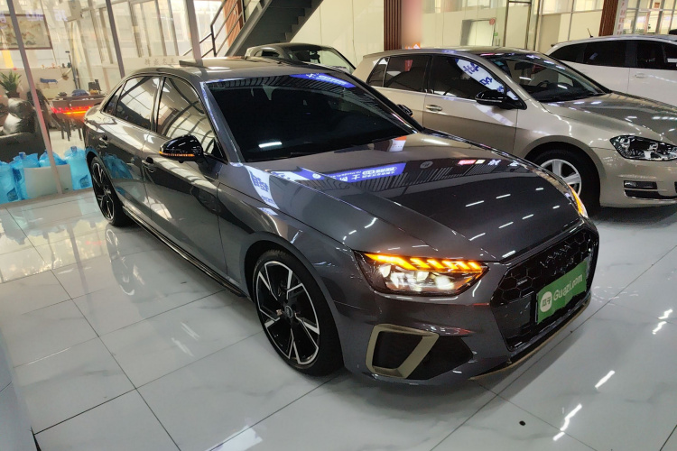 奥迪A4L 2024款 40 TFSI quattro RS套件燃速型车身外观3