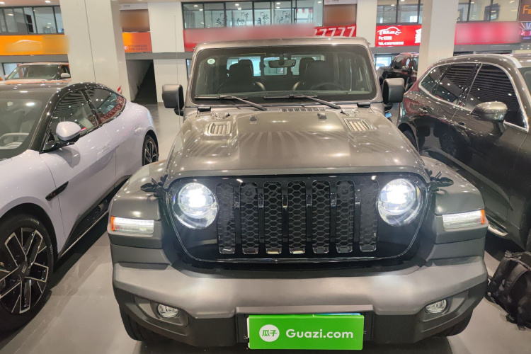 Jeep 角斗士 2023款 3.6L Overland车身外观2