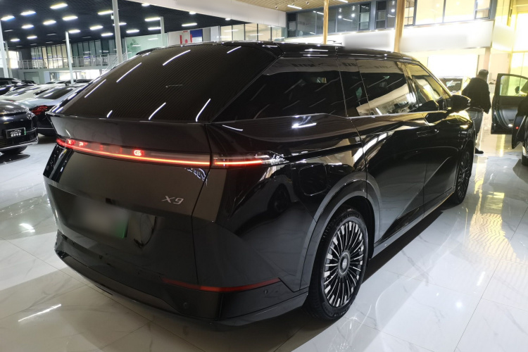 小鹏X9 2025款 740超长续航 Max车身外观7