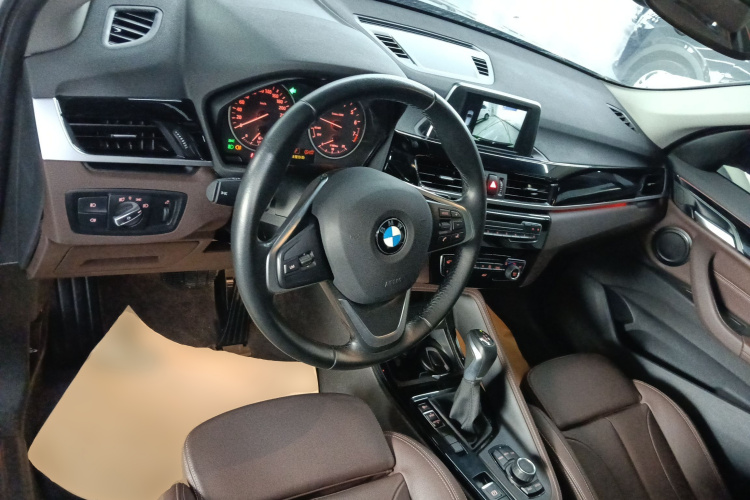 宝马X1 2018款 sDrive18Li 尊享型中控内饰12