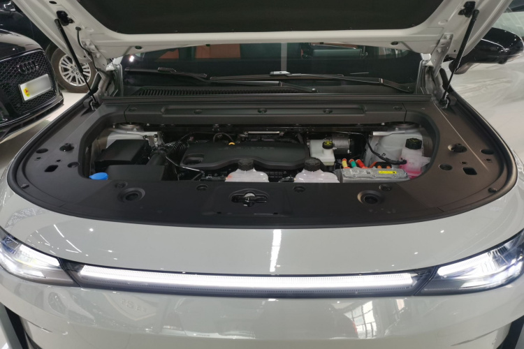 零跑汽车 零跑C10 2024款 210智享版机舱底盘24