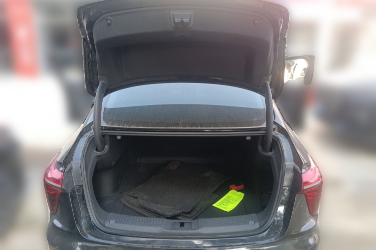 红旗H5 2023款 1.5T DCT智联旗韵版中控内饰23