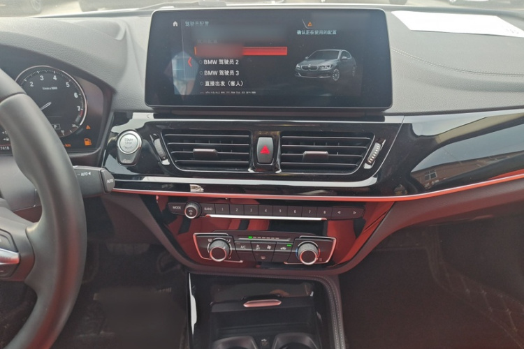 宝马1系 2022款 125i M运动曜夜版中控内饰7003