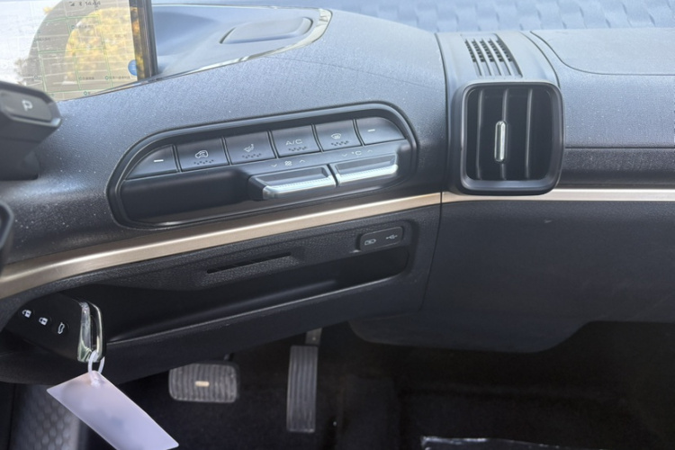 宝骏KiWi EV 2022款 设计师轻享版 三元锂局部细节16