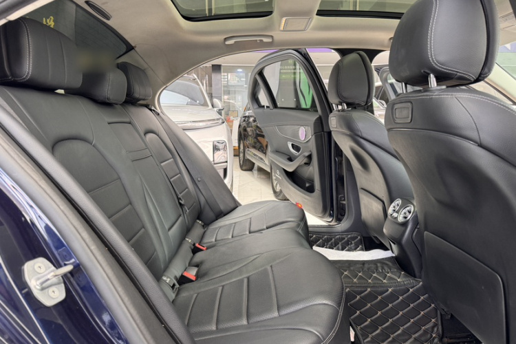 奔驰C级 2018款 C 200 L 运动版中控内饰7007