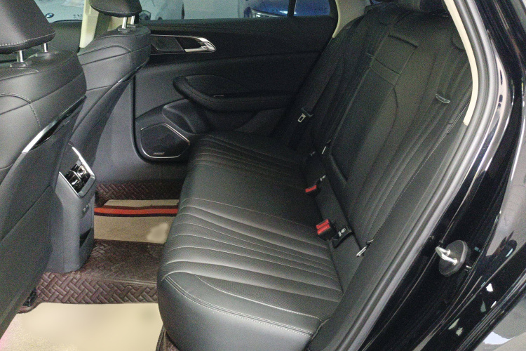 红旗H5 2024款 2.0T 自动智联旗享版中控内饰7001