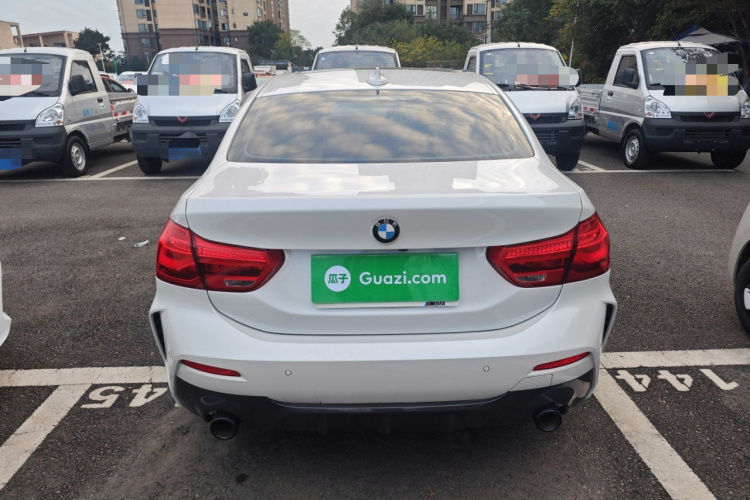 宝马1系 2021款 120i M运动曜夜版车身外观6004