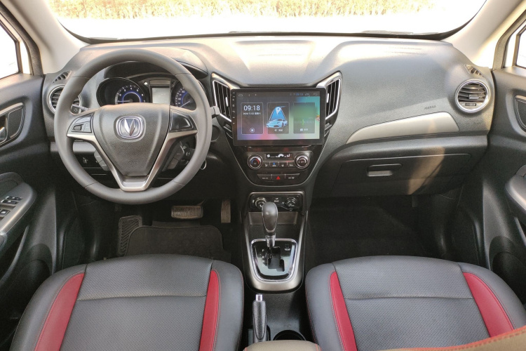 长安CS15 2017款 1.5L 自动豪华天窗版中控内饰7002