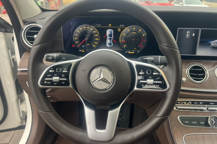 奔驰E级 2019款 E 300 L 时尚型局部细节13