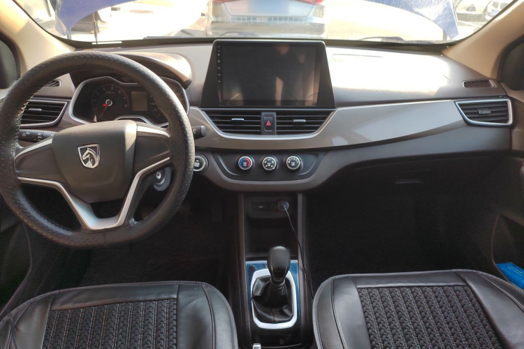 宝骏310W 2017款 1.5L 手动舒适型 国V中控内饰12