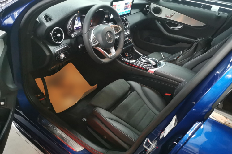 奔驰C级 2018款 C 200 运动版中控内饰19