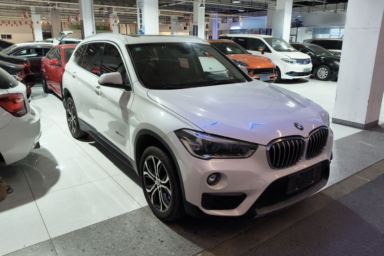 宝马X1 2018款 sDrive20Li 领先型车身外观6002