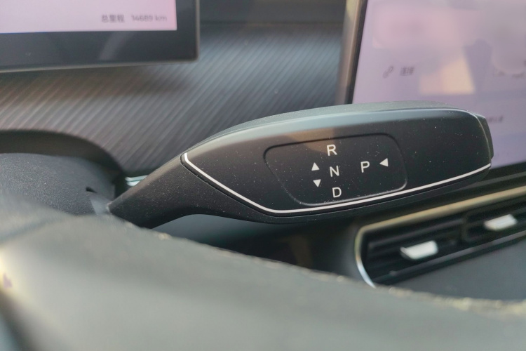 奇瑞 风云T9 2024款 120 长续航版舒适型 7座 三元锂局部细节18