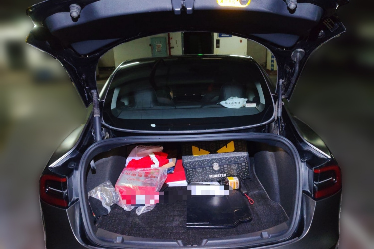 特斯拉 Model 3 2022款 后轮驱动版中控内饰23