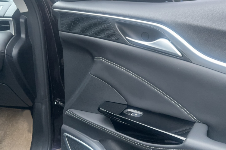 哪吒汽车 哪吒U 2021款 Pro 500 环球版局部细节9004