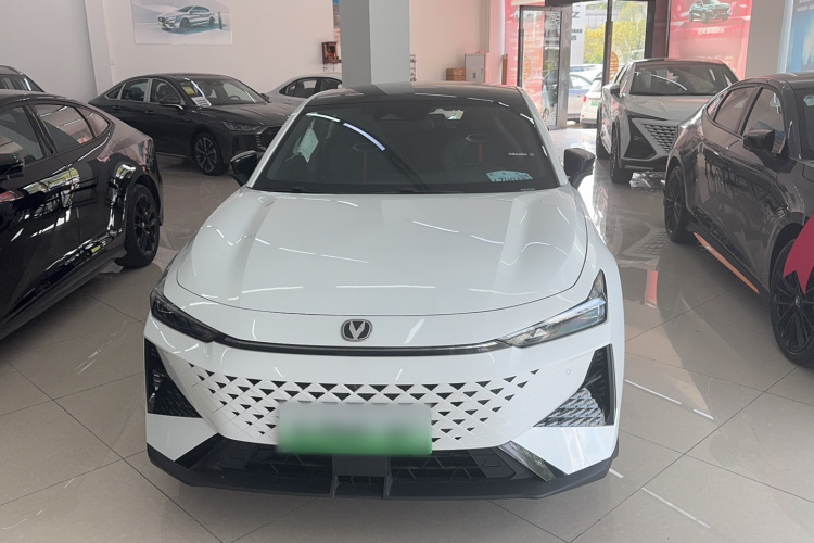 长安UNI-V 2024款 1.5T 尊贵型车身外观6001