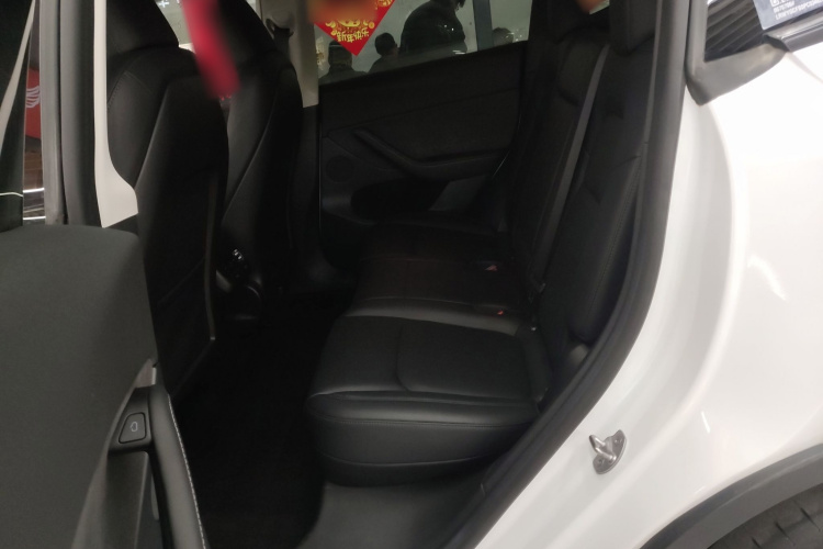 特斯拉 Model Y 2022款 改款 后轮驱动版中控内饰7004
