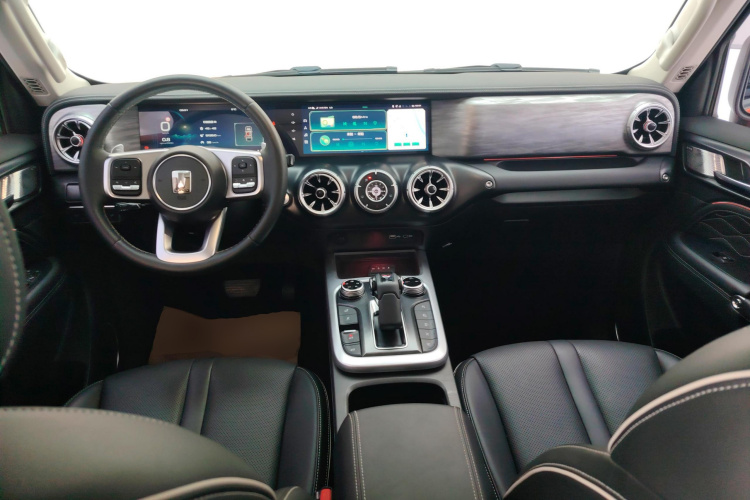 坦克300 2021款 越野版 2.0T 征服者中控内饰12