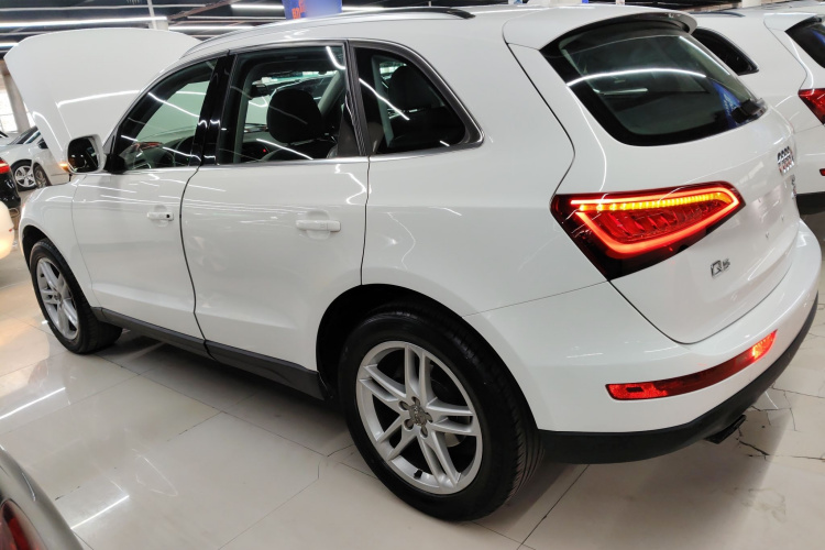 奥迪Q5 2013款 40 TFSI 豪华型车身外观4