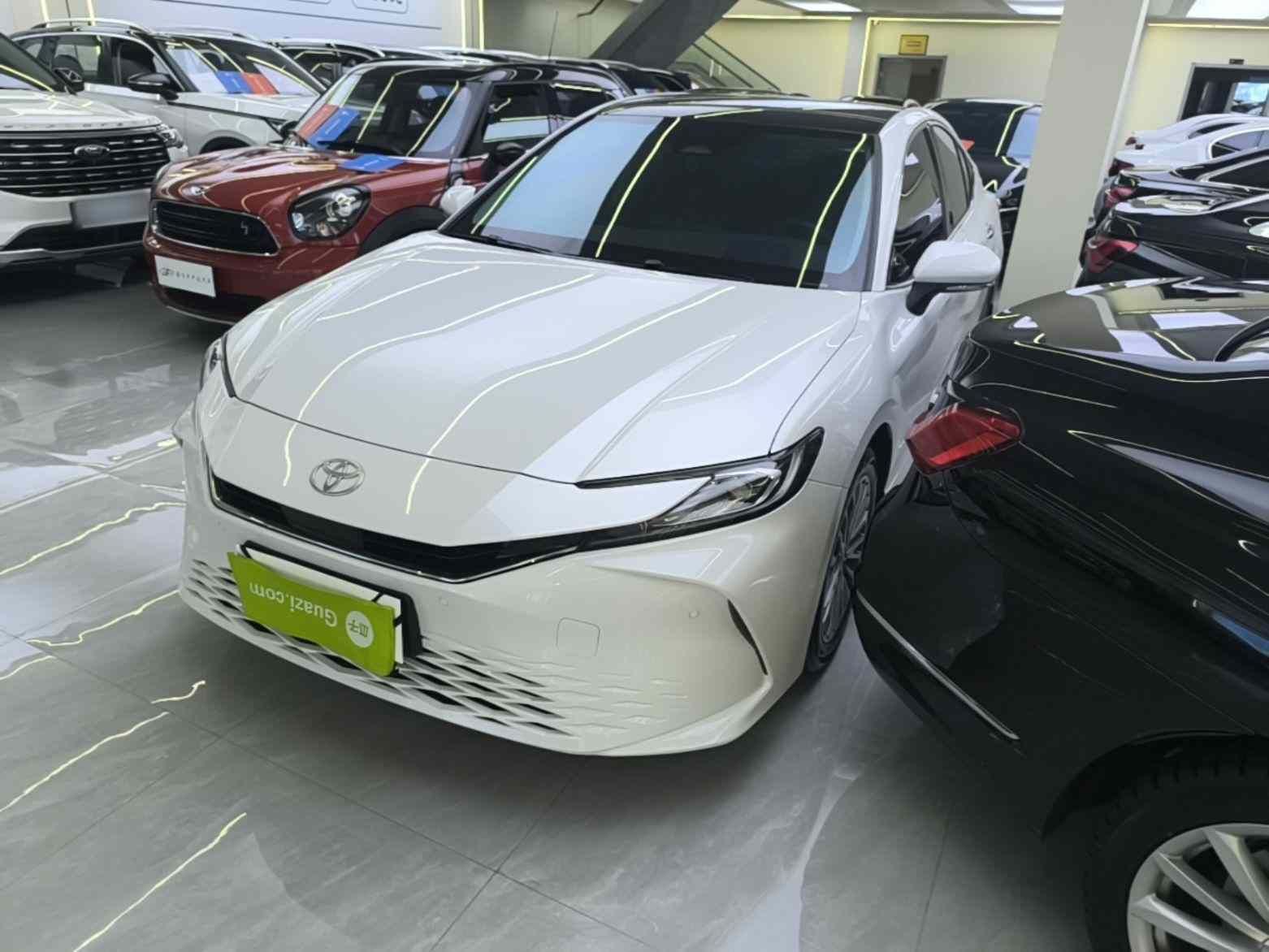 丰田 凯美瑞 2024款  双擎 2.0HG 尊贵版(2)