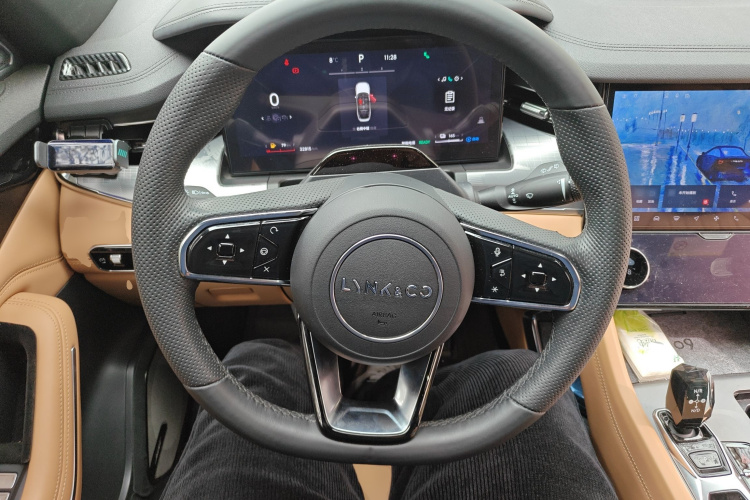 领克09 EM-P 2023款 2.0TD EM-P 远航版PM 六座中控内饰13