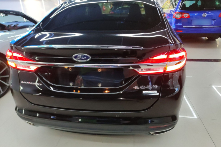 福特 蒙迪欧 2017款 EcoBoost 180 时尚型车身外观6