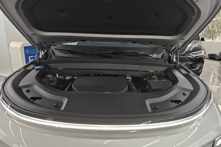 理想汽车 理想L9 2022款 Max机舱底盘24