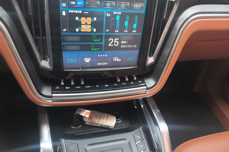 众泰T700 2017款 1.8T 双离合尊贵型局部细节16