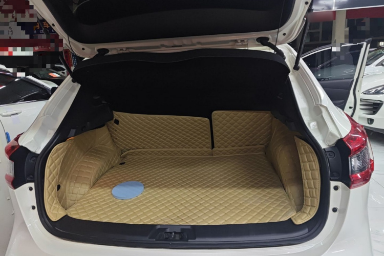 日产 逍客 2021款 2.0L CVT豪华版机舱底盘23