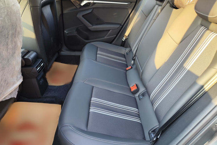 奥迪A3 2024款 A3L Limousine 35 TFSI 时尚运动型中控内饰7004