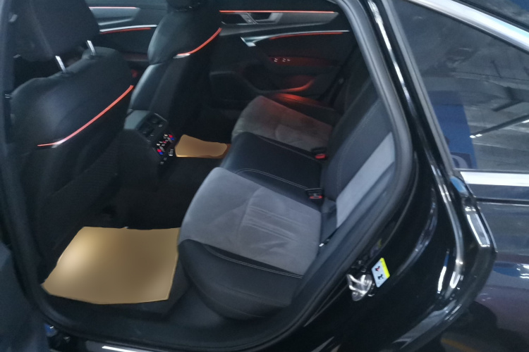 奥迪A6L 2024款 45 TFSI 臻选动感型中控内饰7004