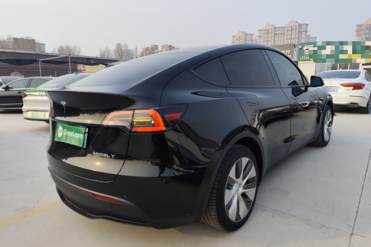 特斯拉 Model Y 2022款 后轮驱动版车身外观7