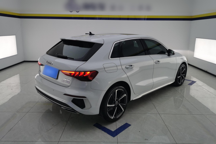 奥迪A3 2023款 改款 Sportback 35 TFSI 时尚运动型车身外观7