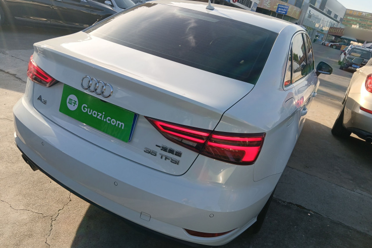 奥迪A3 2018款 30周年年型 Limousine 35 TFSI 进取型车身外观7